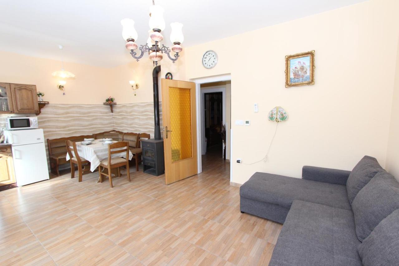 Apartment Oto Пула Екстериор снимка